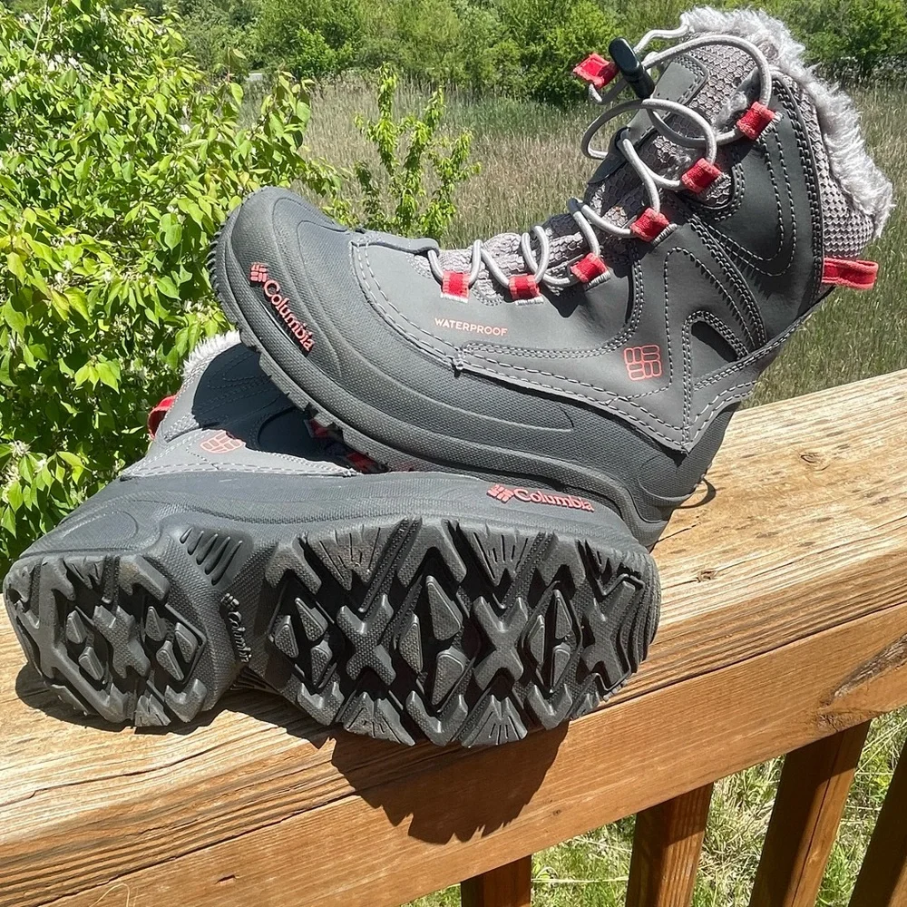 Columbia Charcoal and Red/Orange Winter Lace up waterproof Boots - Like New!